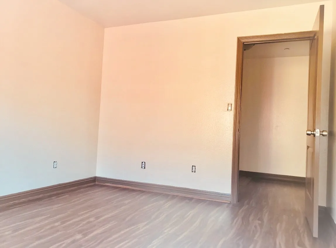 3 bed, 2.5 bath, 1356 sqft, $3,400 — Photo 4