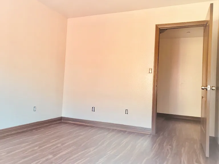 1343 E Adams Blvd — Photo 4