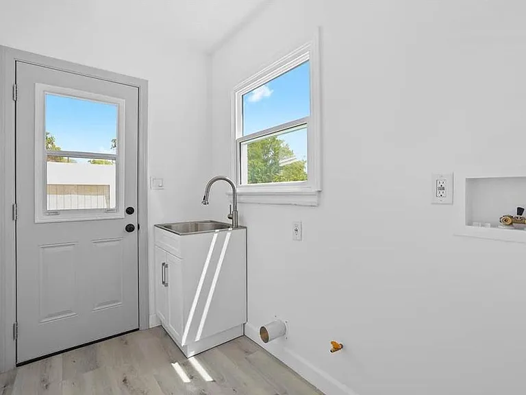 100 Eastern Ave — Photo 11