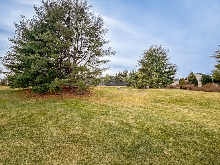 21 Stockton Ct — Photo 32