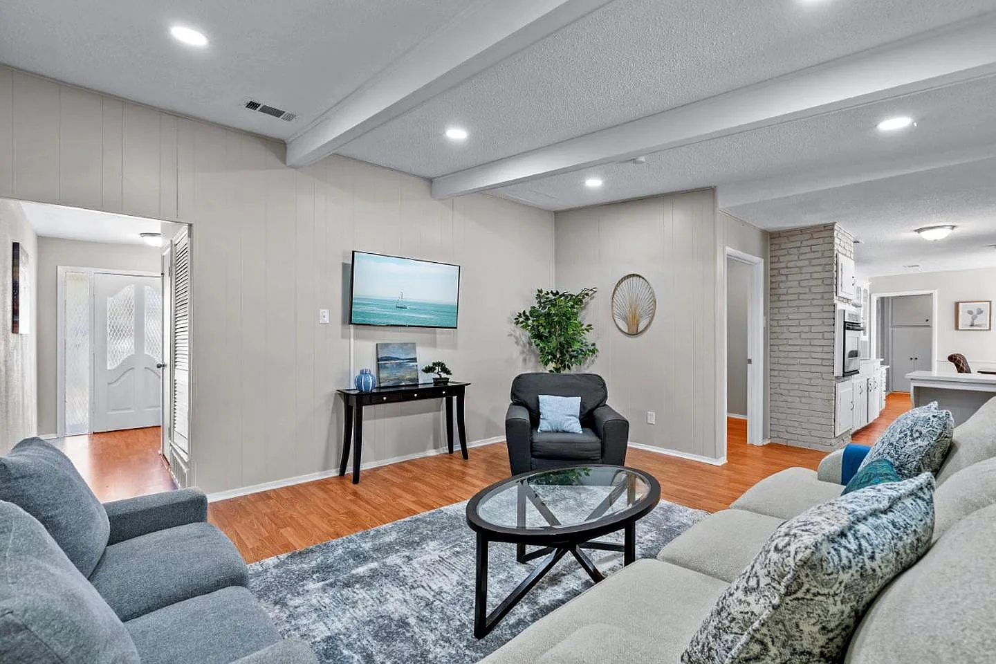 Fort Worth Beauty with Spacious Interiors and a Peaceful Setting — Photo 1