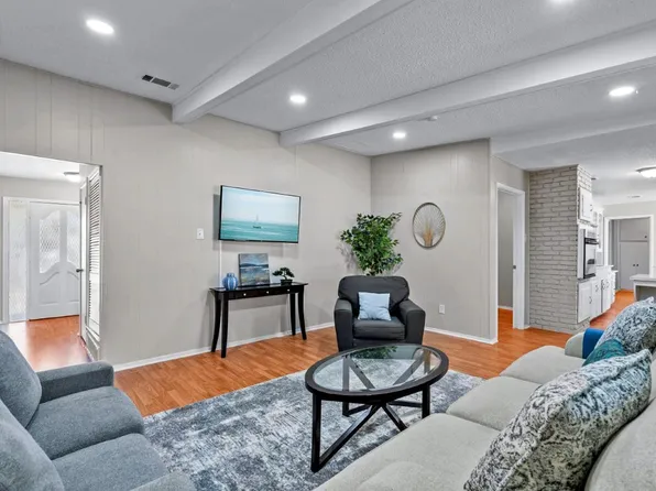 6121 Whitman Ave, Fort Worth, TX 76133
