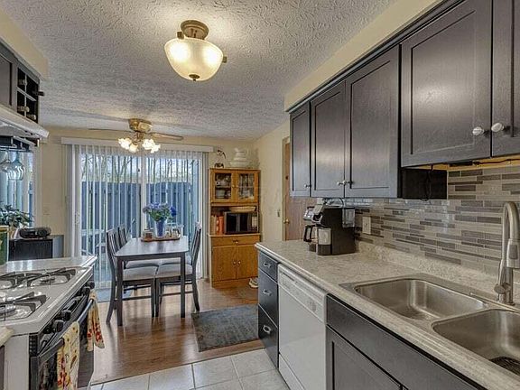 3rd image of 703 Cherry Hollow Rd #B