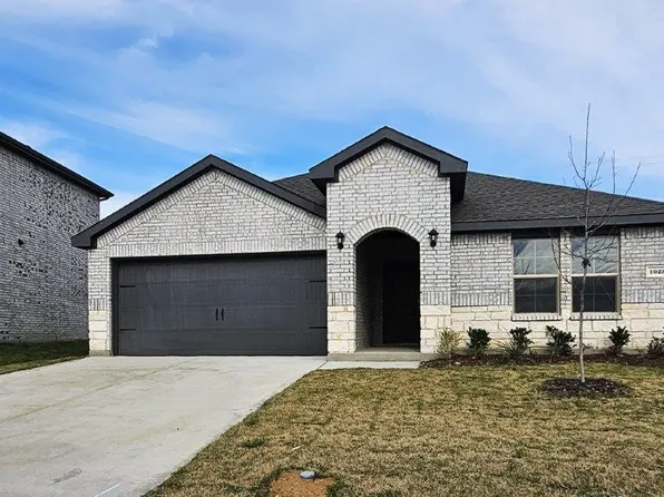 1025 Newport Dr, Ferris, TX 75125