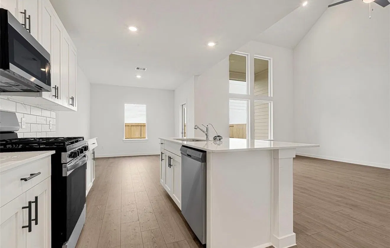 4 bed, 2548 sqft, $2,800 — Photo 3
