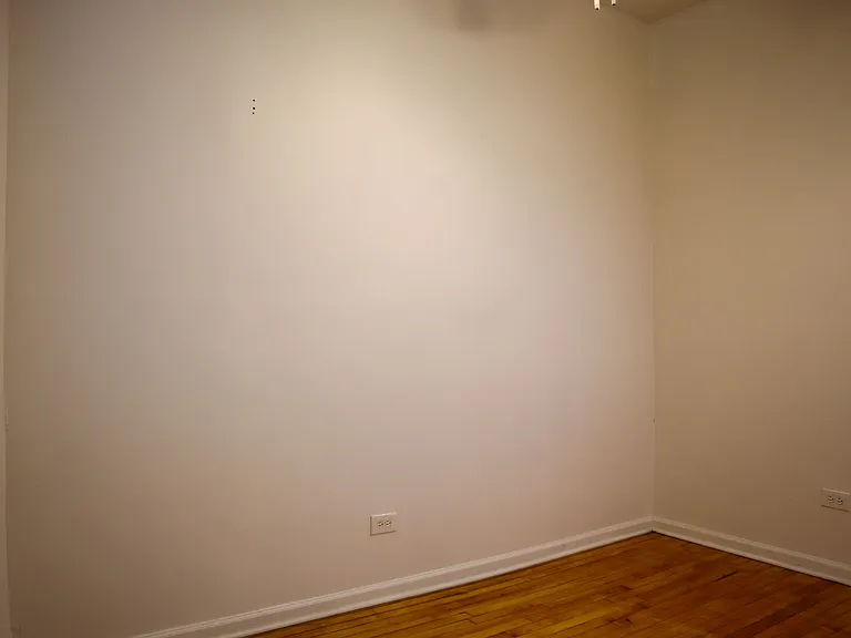 905 S Claremont Ave — Photo 15