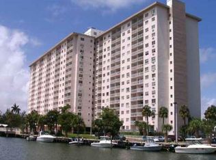 400 Kings Point Dr #3, Sunny Isles Beach, FL 33160