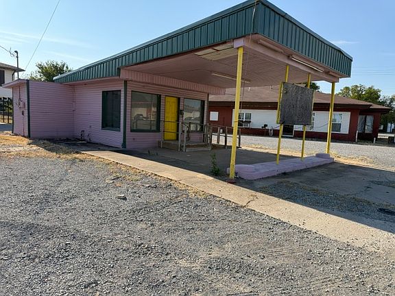 4th image of 2104 N Main St