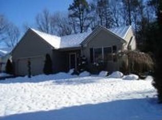 2 Stratton Cir, Enfield, CT 06082
