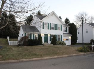 27 Acorn Ln, Milford, CT 06461