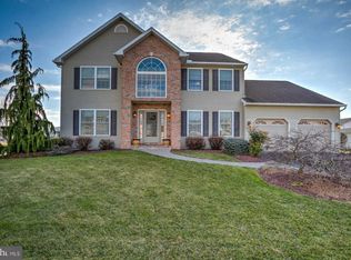 54 Versailles Ct, Reading, PA 19605