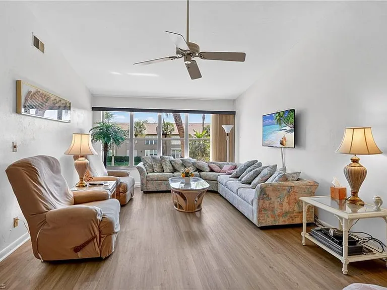 4210 Looking Glass Ln #4210 — Photo 9