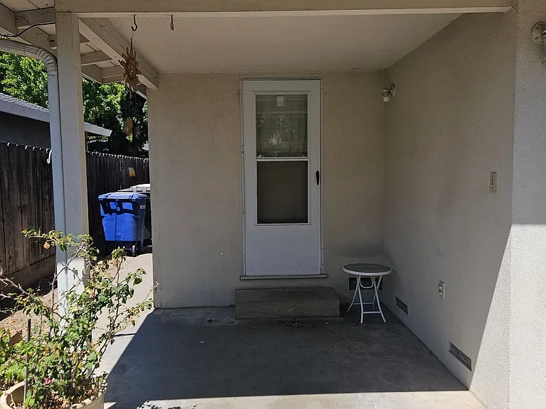 1610 Springwood Dr — Photo 13
