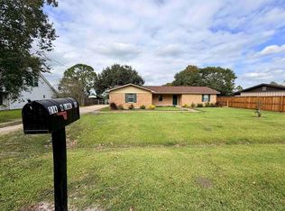 214 N Lake Dr, Winnie, TX 77665