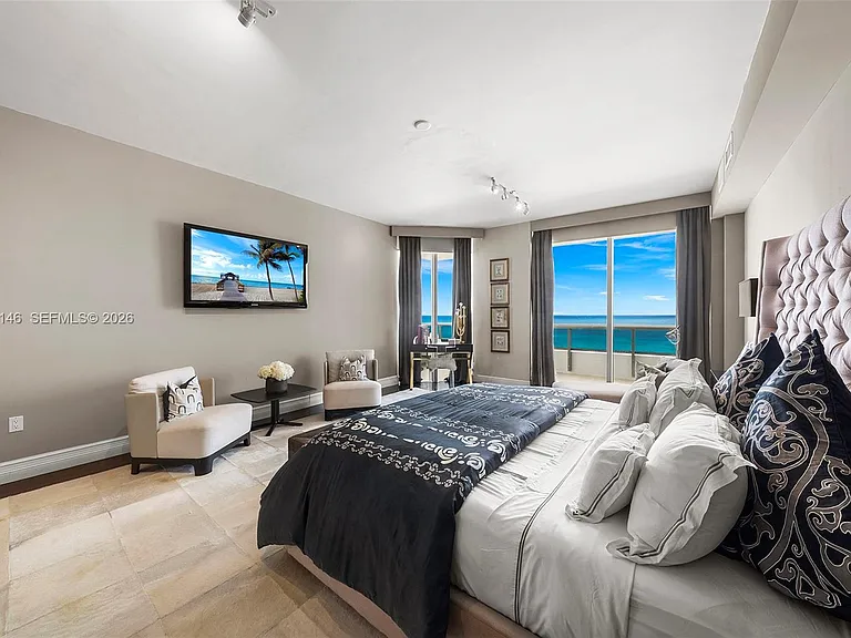 5801 Collins Ave #Penthouse 1600 — Photo 34