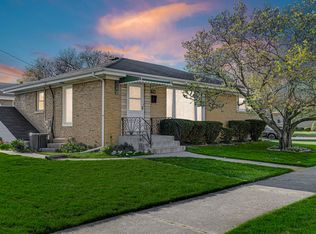 7550 Kenneth Ave, Skokie, IL 60076