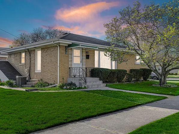 7550 Kenneth Ave, Skokie, IL 60076