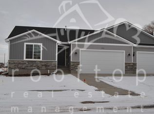 3381 Judy St, Ammon, ID 83406
