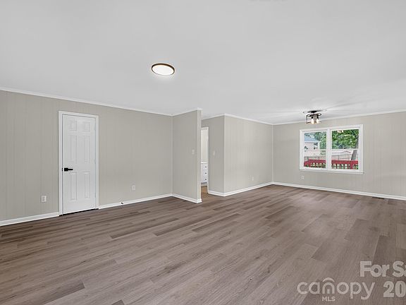 2nd image of 424 Kimbrook Ct