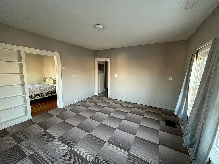 103 W 1st St — Photo 3