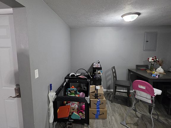 3rd image of 800 W 4th St #1