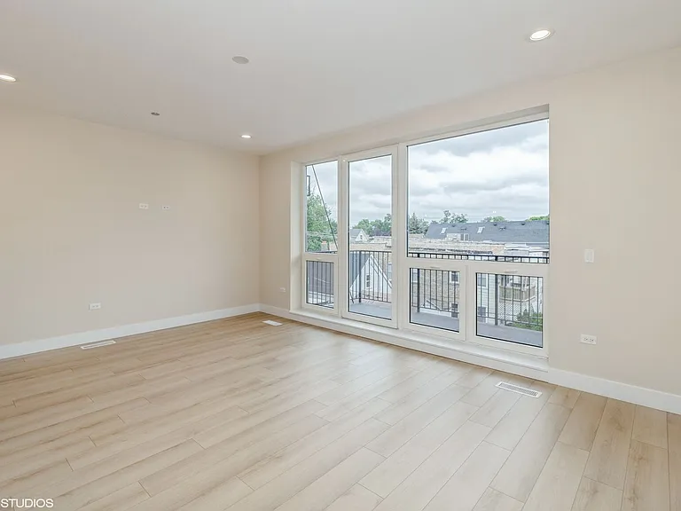 3043 W Irving Park Rd #306 — Photo 4