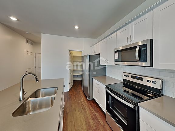 4th image of 6182 Calle Bilboa