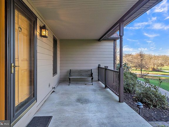 5th image of 824 William Thomas Dr