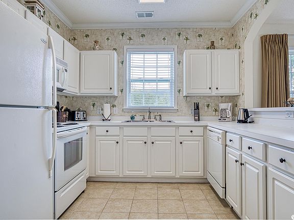 4th image of 6015 Catalina Dr. #431