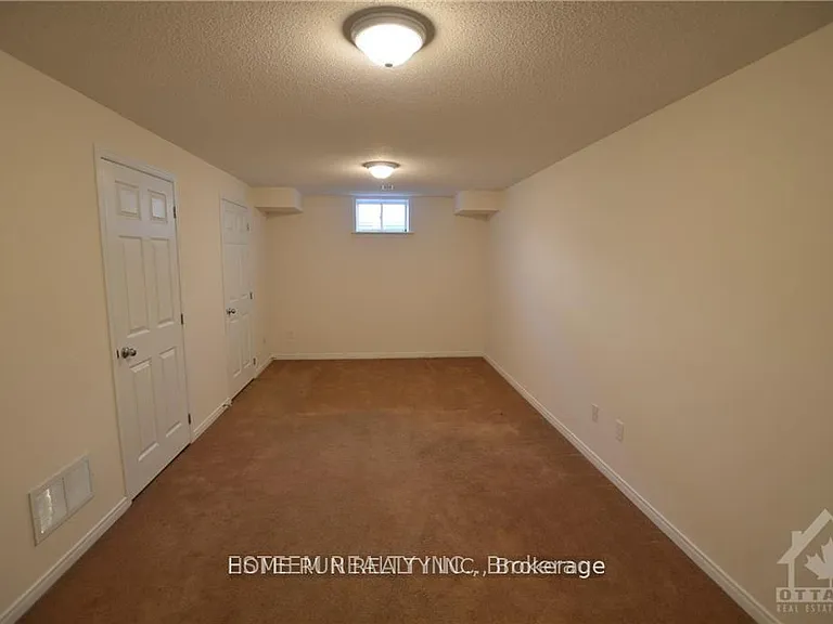 567 Ashbourne Cres — Photo 20