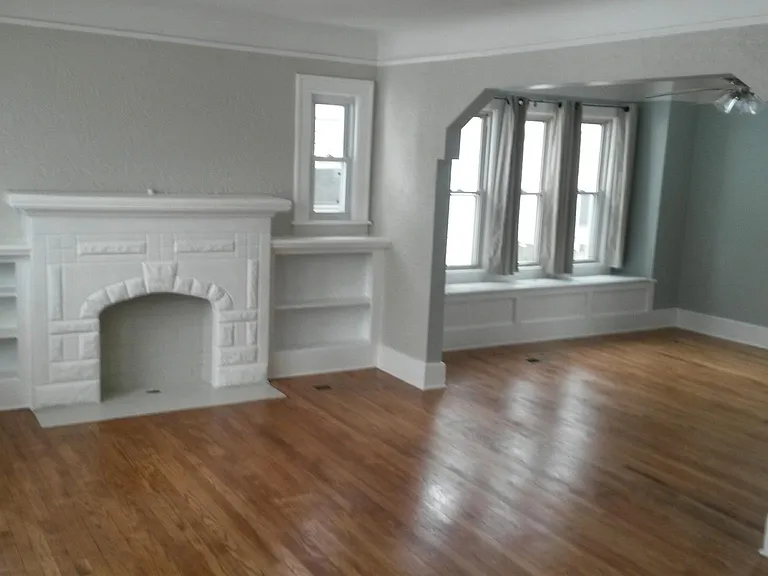910 Mohawk Ave — Photo 1