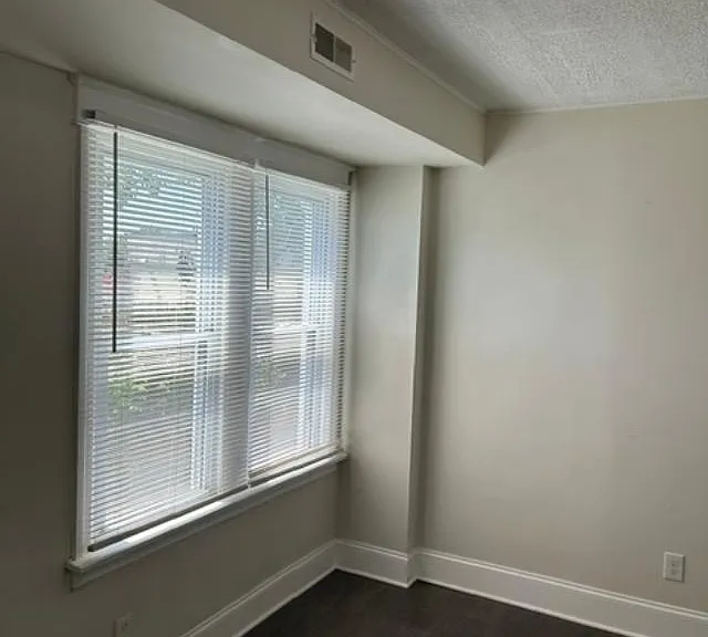 820 Greenhill Rd — Photo 4
