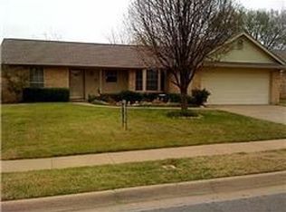 506 Emerson Dr, Euless, TX 76039