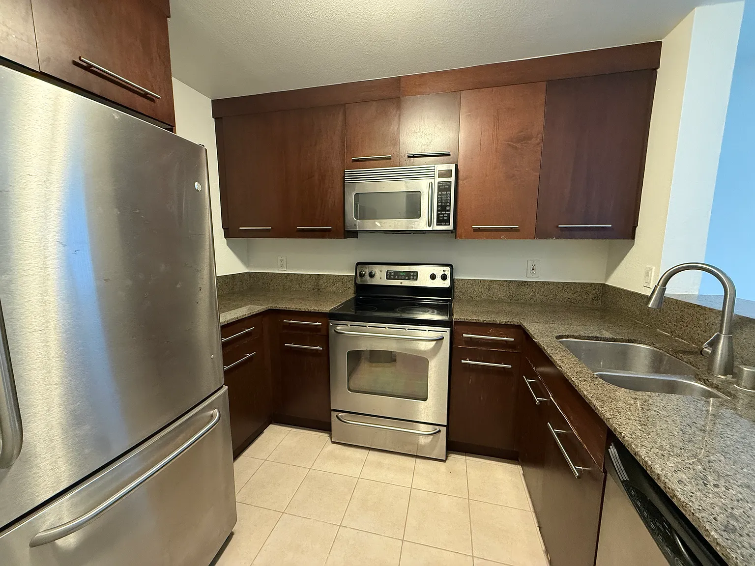2 bed, 934 sqft, $2,950 — Photo 4