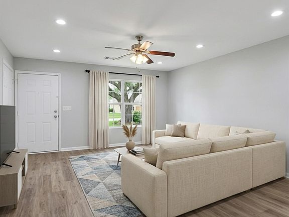 3rd image of 424 Baker Cir