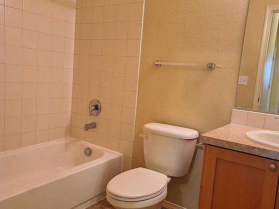 4th image of 1601 S G St APT 6
