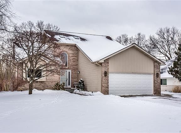 3rd image of 8935 Huron Bluffs Dr