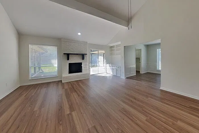 4 bed, 2.0 bath, 2243 sqft, $2,350 — Photo 2