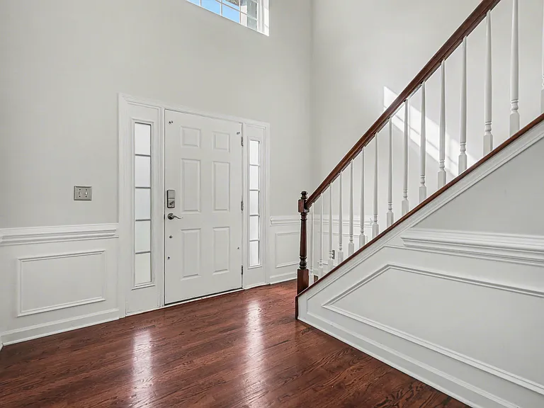 2119 Baggins Ln — Photo 8