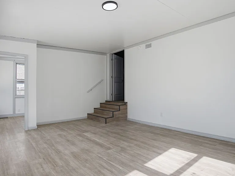 549 E Ercoupe Dr — Photo 9