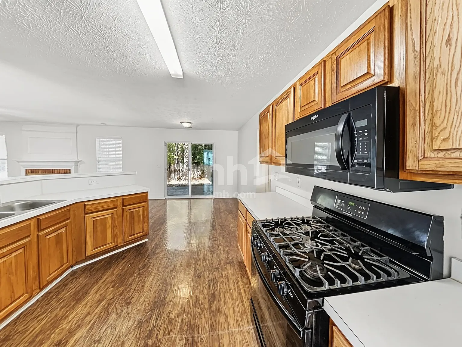 4 bed, 2.0 bath, 2515 sqft, $2,610 — Photo 3