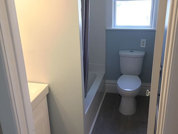 3rd image of 111 Magnolia Ave W