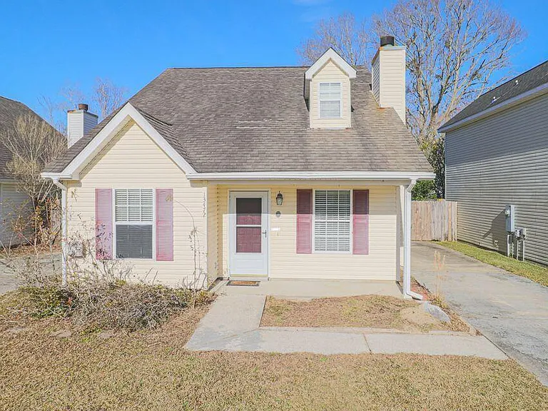 13472 Locust Hill Dr — Photo 1
