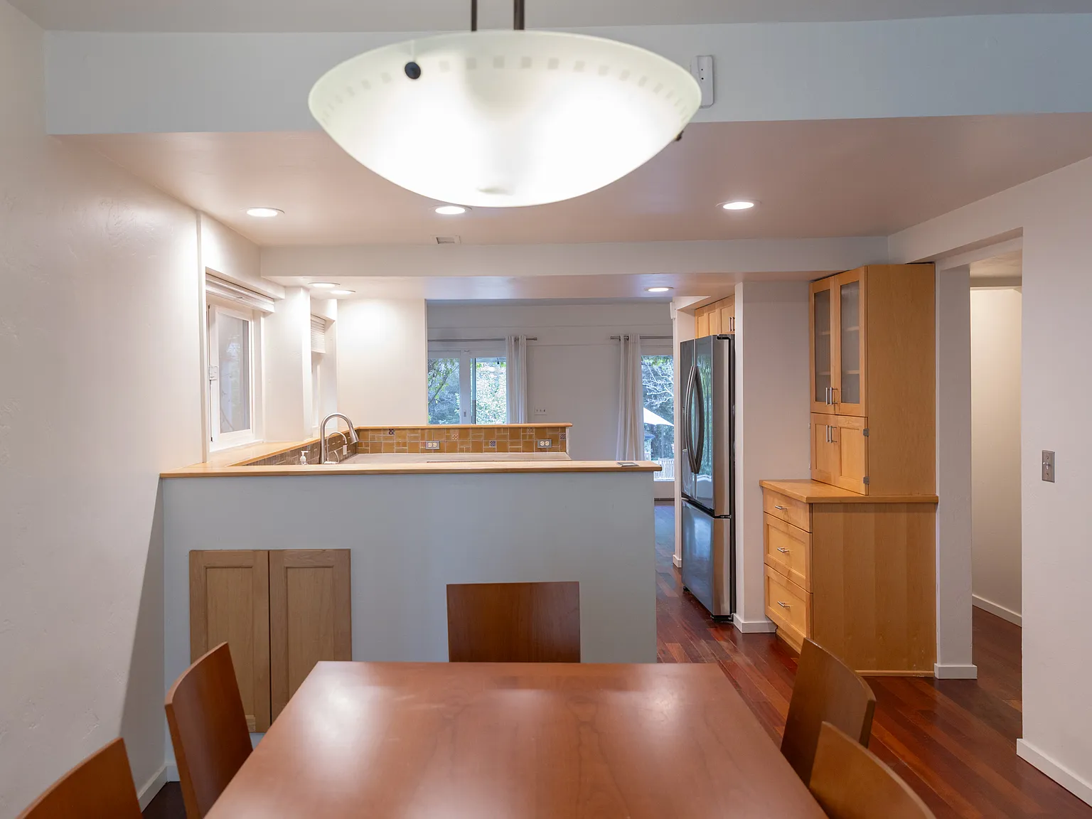 5 bed, 2109 sqft, $8,500 — Photo 3
