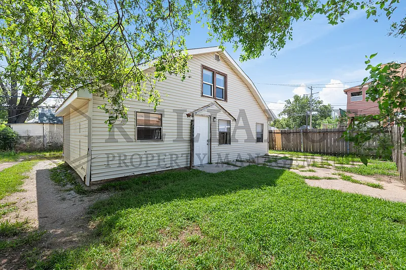 2 bed, 2.0 bath, 650 sqft, $745 — Photo 1