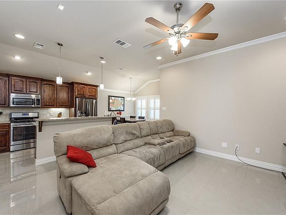 5th image of 2106 San Antonio St
