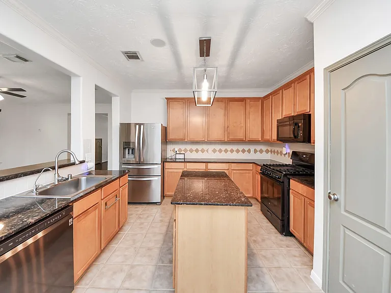 5922 Hollister Cole — Photo 10