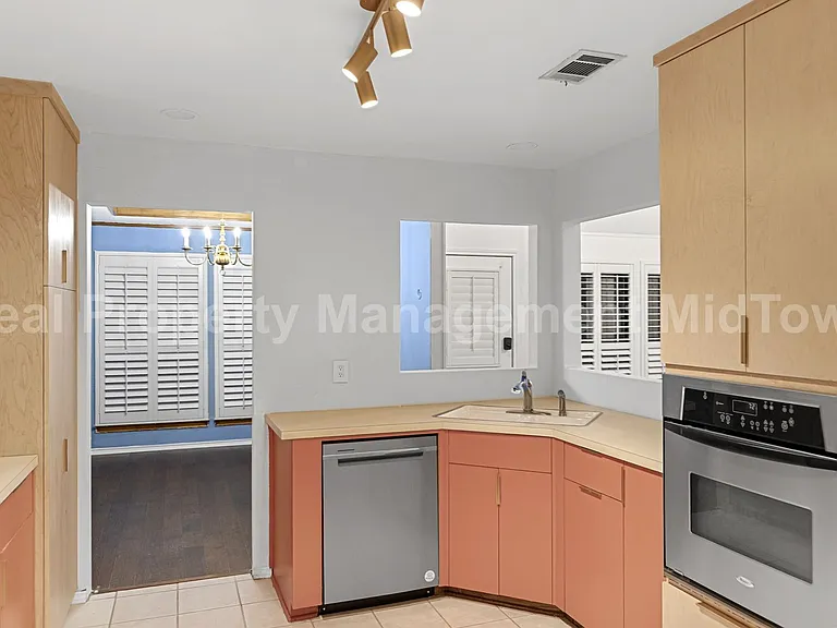 621 Windgate Ct — Photo 5