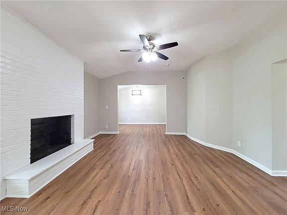 5th image of 8 Fox Hill Dr