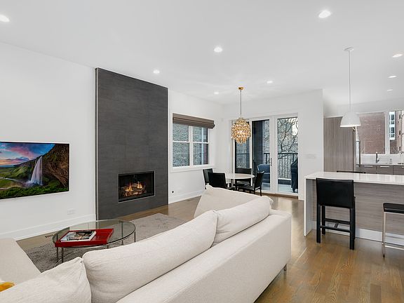 4th image of 1549 N North Park Ave #3
